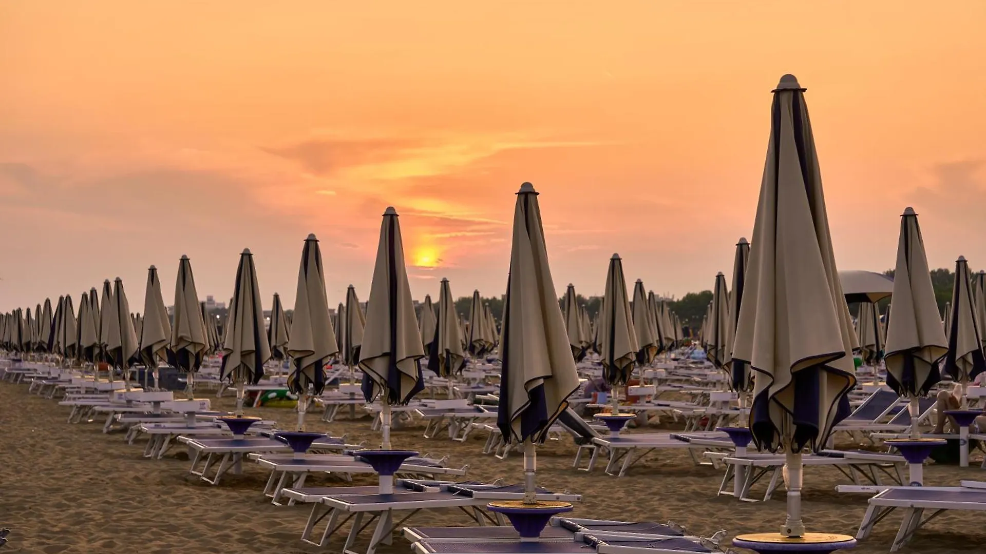 Bright Sea Front Apartment With Terrace - Beahost Bibione Italy